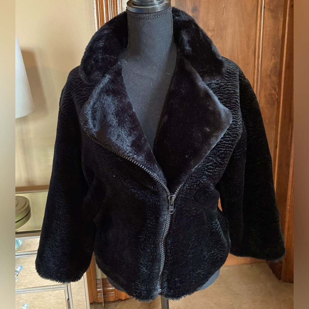 Cozy and stylish black jacket!